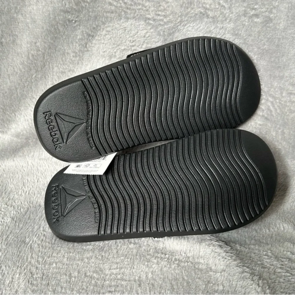 Reebok Slides Girls Size 4 Black‎ Slip On Sandals Memory Foam Lightweight…